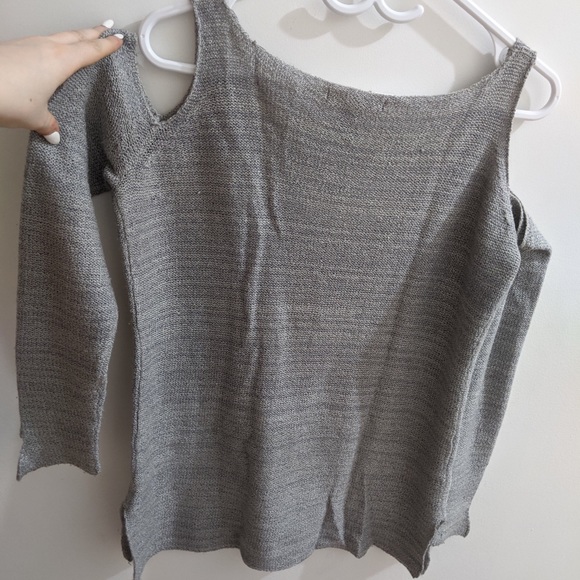 Cold Shoulder Long Sleeve Shirt from Sirens - Picture 3 of 3